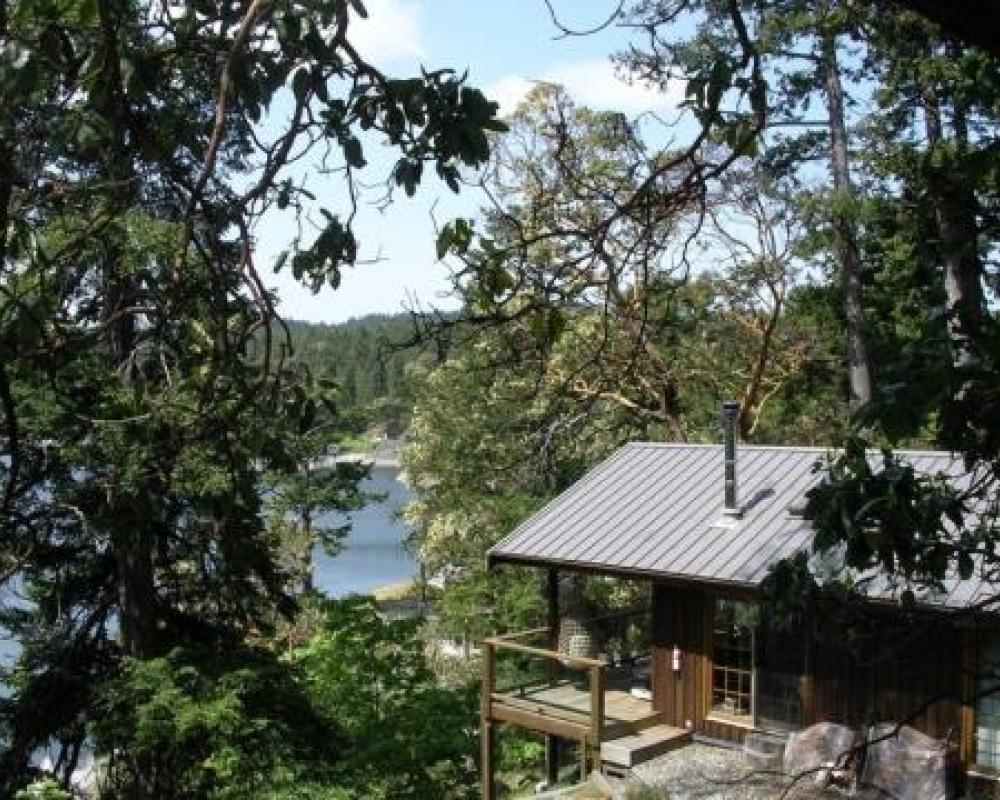 Ainslie Point Cottage with Ocean view Pender Island