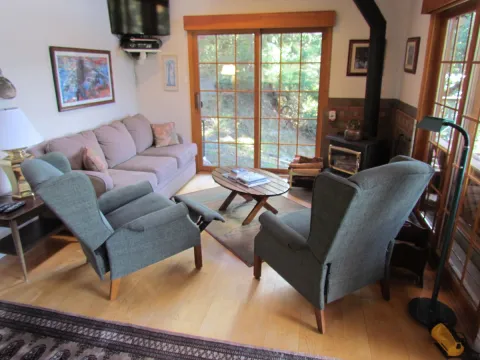 Ainslie Point Cottage interior impressions of vacation rental on Pender Island | Southern Gulf Islands | Canada