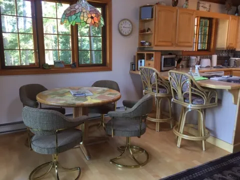 Ainslie Point Cottage interior impressions of vacation rental on Pender Island | Southern Gulf Islands | Canada