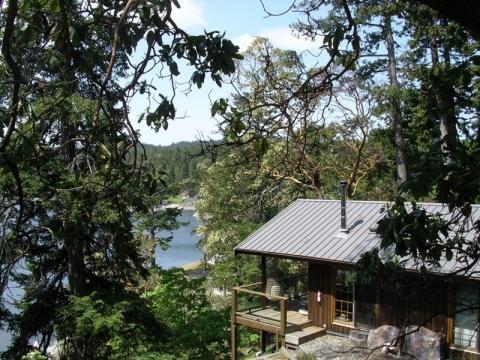 Ainslie Point Cottage Pender Island Accommodation