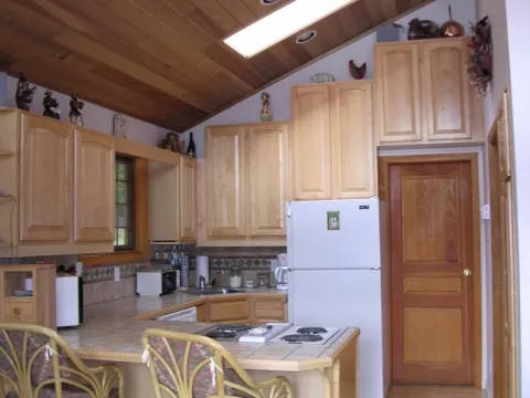 Ainslie Point Cottage interior impressions of vacation rental on Pender Island | Southern Gulf Islands | Canada
